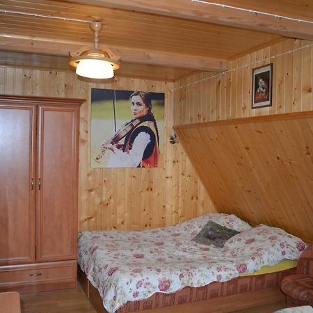Gorolik U Kwietniow-Centrum Bukowiny- Mozliwosc Wyzywienia 布库维纳塔然斯卡 外观 照片